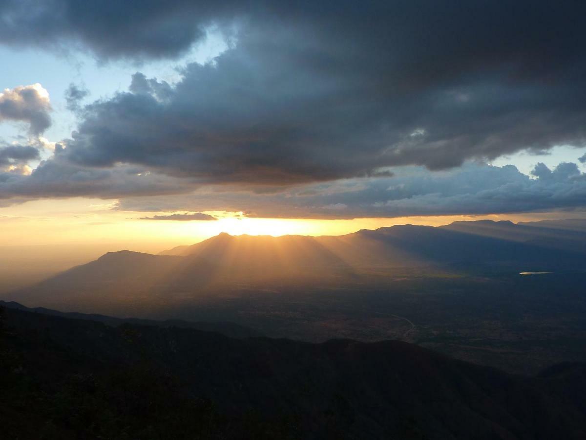 Mambo View Point Villa Ndungu Buitenkant foto